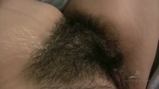 Tiffany pleasures her hairy pussy and does her nails - лучшее порно без регистрации 1PORNO.NET