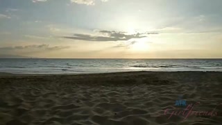 Hairy Holly Hendrix Teases on the Beach - лучшее порно без регистрации 1PORNO.NET