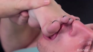 Subil Arch Loves Feet Before Swallowing a Massive Dick - лучшее порно без регистрации 1PORNO.NET
