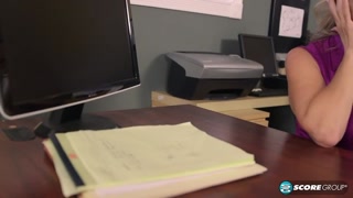 MILF Laura Layne takes a big load from Tony D Sergio - лучшее порно без регистрации 1PORNO.NET