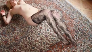 Young and Beautiful Jennifer Plays Solo - лучшее порно без регистрации 1PORNO.NET