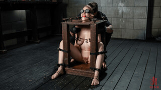 Octavia Red Gets Metal Bondage Punishment - лучшее порно без регистрации 1PORNO.NET