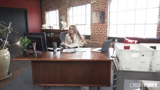 Big Ass Blonde Vanessa Vega Gets a Rough Delivery at Work - лучшее порно без регистрации 1PORNO.NET