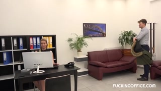Czech MILF Nikky Dream tries out her young assistant - лучшее порно без регистрации 1PORNO.NET