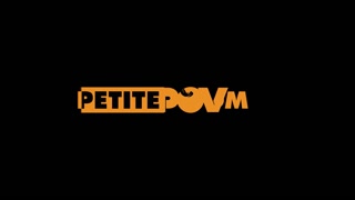 Tiny Babe Takes the Position with a Rubber - лучшее порно без регистрации 1PORNO.NET