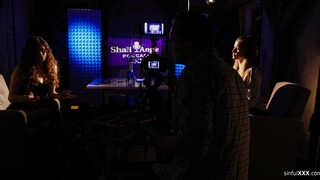 Hardcore Threesome with Rae, Sparkle, and Johnson - лучшее порно без регистрации 1PORNO.NET