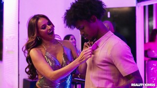 Public Blowjob and Facial After the Party - лучшее порно без регистрации 1PORNO.NET