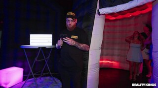 Reverse Cowgirl with a Muscular Man - лучшее порно без регистрации 1PORNO.NET