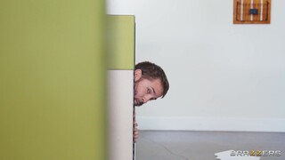 The Office Boss Gets Naughty - бесплатное порно на 1PORNO.NET