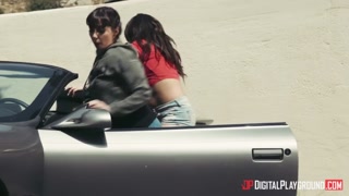 Ryan Mclane's Big Cock Fucks Arya Fae on the Highway - лучшее порно без регистрации 1PORNO.NET