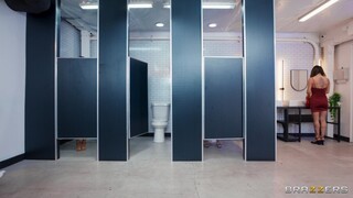 Racy Bathroom Romp - лучшее порно без регистрации 1PORNO.NET