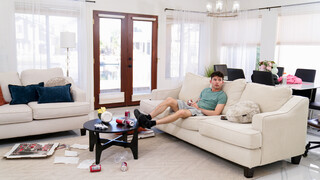 Off The Couch And Into A Facial - лучшее порно без регистрации 1PORNO.NET