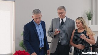 She's The Boss's Little Girl - лучшее порно без регистрации 1PORNO.NET