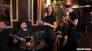 Steamy Secrets of the Waiters - лучшее порно без регистрации 1PORNO.NET