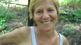 Blonde Cougar Odette Gives Neighbor a Facial in the Woods - бесплатное порно на 1PORNO.NET