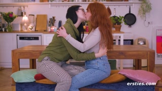Oiled Up Lesbians: Melli & Jessie - бесплатное порно на 1PORNO.NET