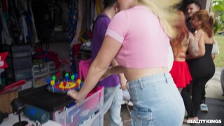 Teen Gets Off on My Junk - бесплатное порно на 1PORNO.NET