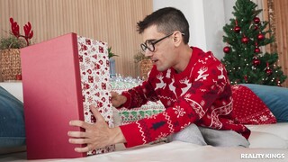 A Tattooed Roommate's Christmas Gift - лучшее порно без регистрации 1PORNO.NET