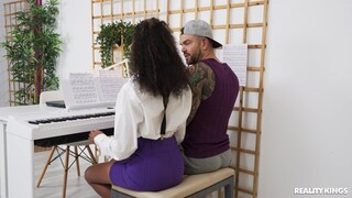 Big Cock Piano Tutor Fucked - бесплатное порно на 1PORNO.NET