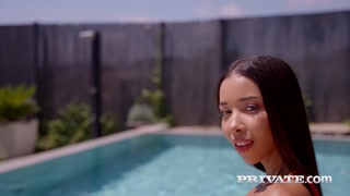 Russian Pool Fun with Lia Lin - бесплатное порно на 1PORNO.NET