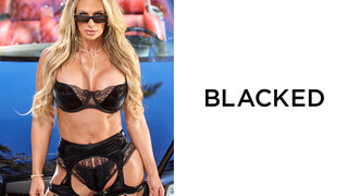 Phoenix Marie Titty Fucked by Hollywood Cash - лучшее порно без регистрации 1PORNO.NET