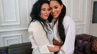 Lesbian Action: Kim Hot and Sofia Siena's Hot Thong and Pussy Play - бесплатное порно на 1PORNO.NET