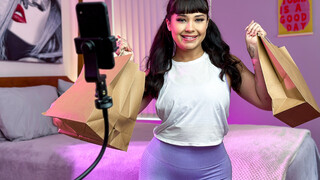 Beca Barbie Gives Donnie Rock a Blowjob in Public - лучшее порно без регистрации 1PORNO.NET