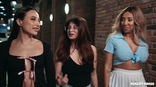 Tattooed Babes Lola Aiko & Kona Jade Get Anal - бесплатное порно на 1PORNO.NET