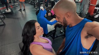 Dwayne Foxxx Fucks Brunette in Gym - лучшее порно без регистрации 1PORNO.NET