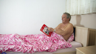 Sarah Smith Sucks and Rides Step-Grandpa's Hard Cock - бесплатное порно на 1PORNO.NET