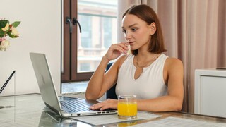 European Teen Olivia Trunk Gets Naughty - бесплатное порно на 1PORNO.NET