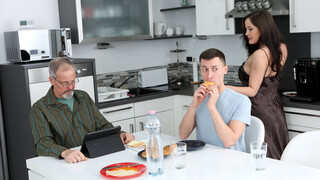 Milf Stepmom Won't Leave Me Alone - лучшее порно без регистрации 1PORNO.NET