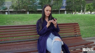 Outdoor Cumshot with Natural Tits - бесплатное порно на 1PORNO.NET