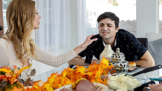 Stepmom Swap for Turkey Day - S2:E9 - лучшее порно без регистрации 1PORNO.NET