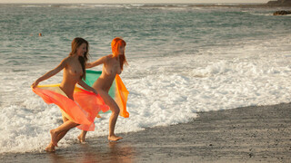 Close Up Lesbian Action on the Beach - лучшее порно без регистрации 1PORNO.NET