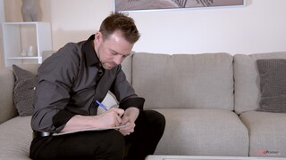 Delia, the Shaved Schoolgirl, Gets a Facial - лучшее порно без регистрации 1PORNO.NET
