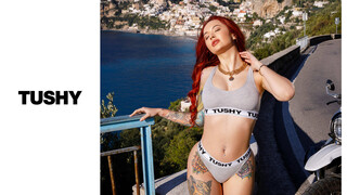 Big Ass Tattooed Babe Licks Pussy - бесплатное порно на 1PORNO.NET