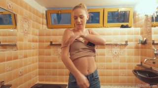 Blonde Bombshell: Jenny Wild's Solo Seduction - лучшее порно без регистрации 1PORNO.NET