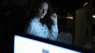 Beautiful Brunette Gets Fucked in the Office - бесплатное порно на 1PORNO.NET